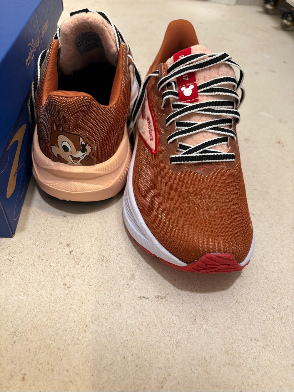 Brooks x runDisney Women's Ghost 17 Chip 'n Dale - Picture 3 of 6